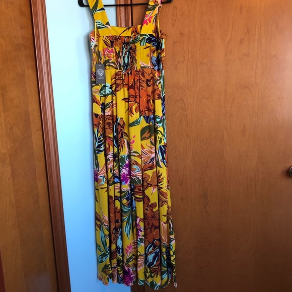 Vince Camuto Floral Maxi Dress - Picture 6 of 11